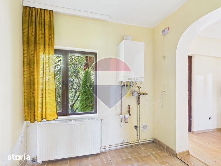 Casă cu 5 camere cu Teren 1684 Mp în Central