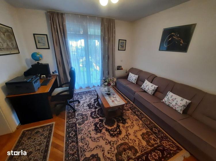 Casă cu 4 camere în Central