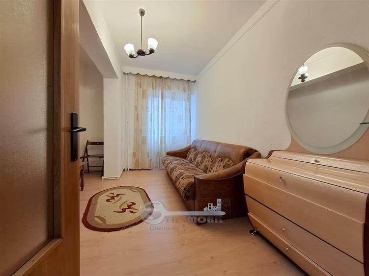 Apartament cu 3 camere decomandat, mobilat în Dacia
