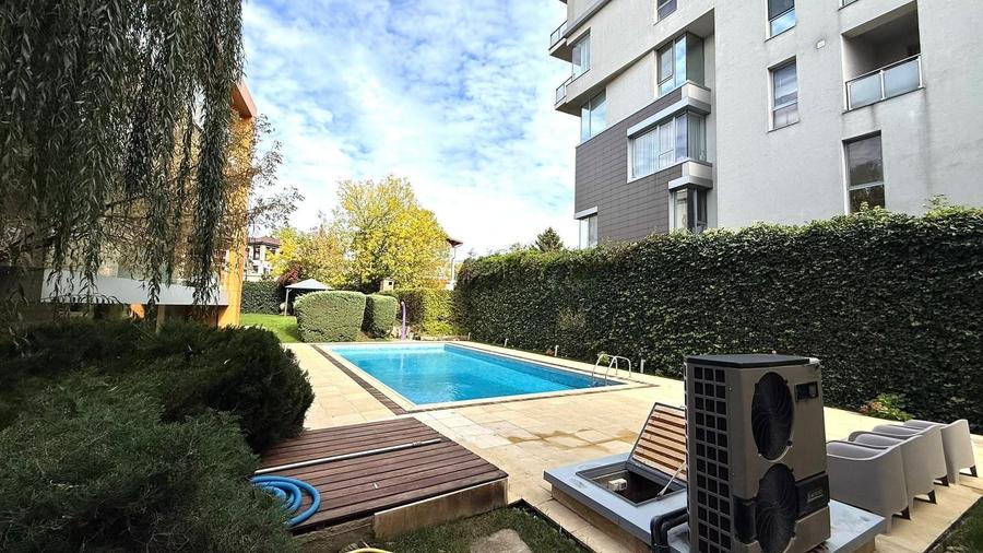 Apartament cu 4 camere, mobilat în Băneasa