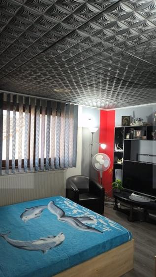 Casă individuală cu 7 camere cu Canalizare în Bălcescu