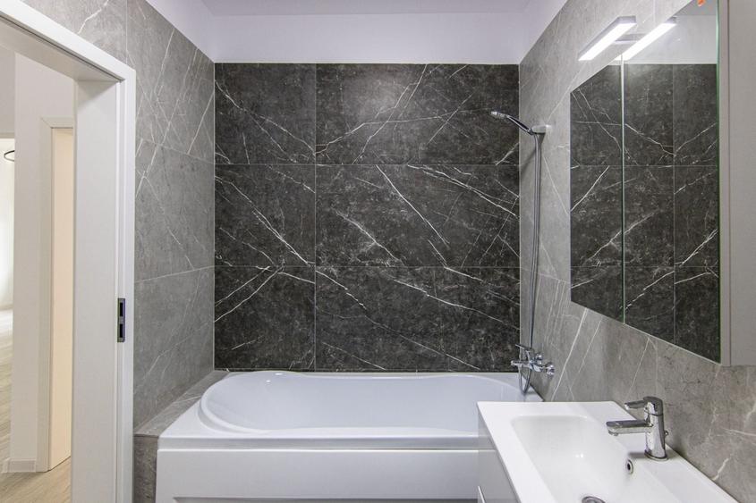 Apartament cu 3 camere semidecomandat în Drumul Taberei