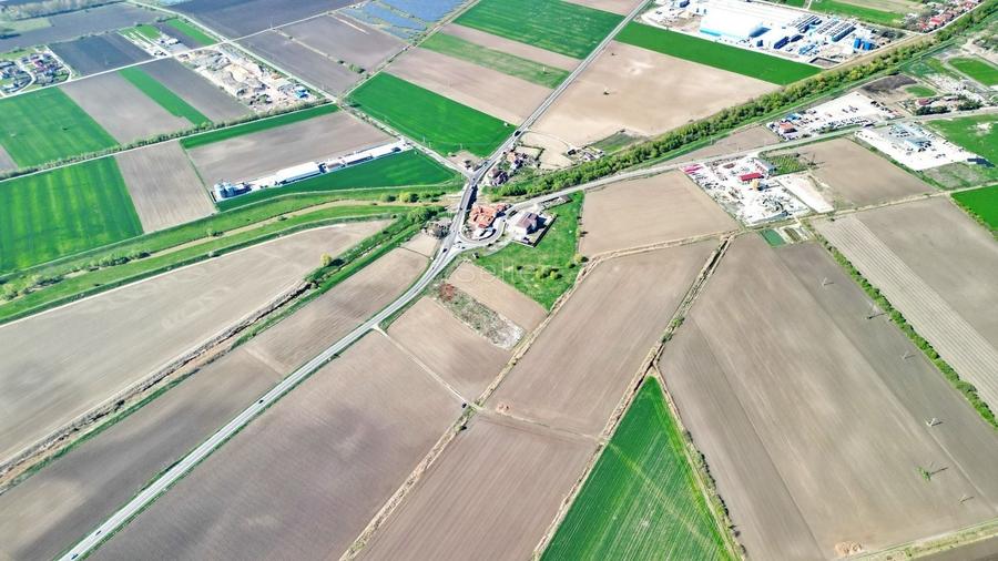 Teren Construcții intravilan de 126800 mp, în Stupini