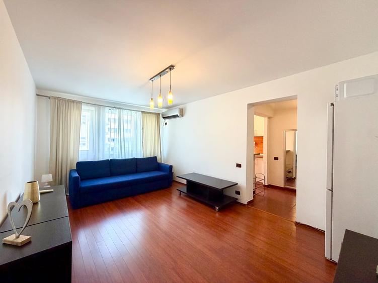Apartament cu 3 camere semidecomandat, mobilat în Dristor