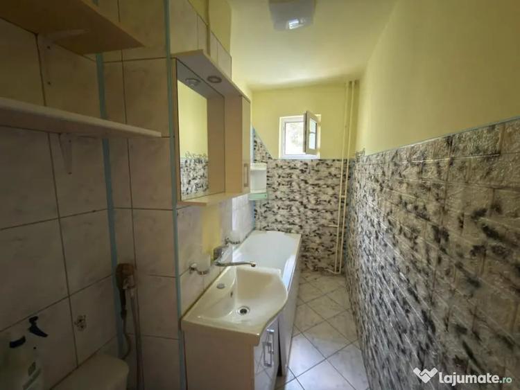 Apartament cu 2 camere semidecomandat în Malu Roșu