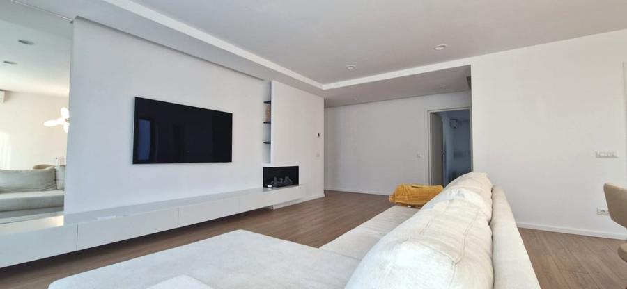 Apartament cu 3 camere decomandat, mobilat în Sisești