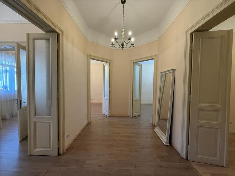 Casă individuală cu 5 camere cu Teren 180 Mp în Dacia