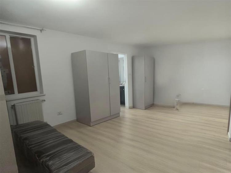 Apartament cu 2 camere semidecomandat, mobilat în Ultracentral