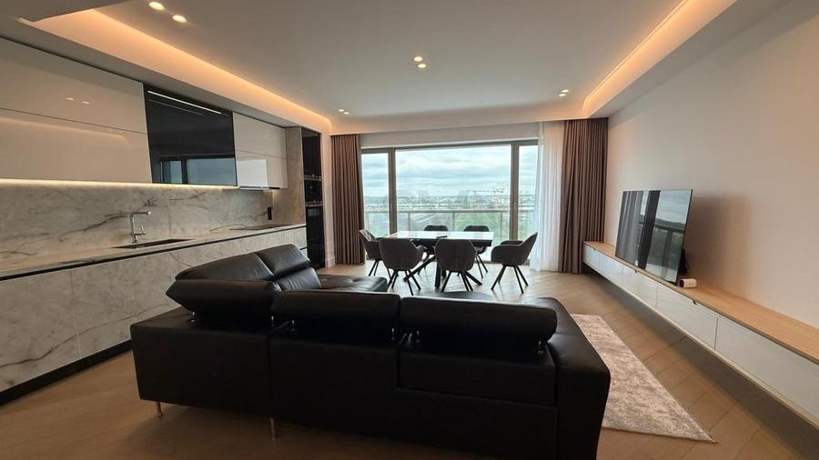 Apartament cu 3 camere semidecomandat în Iancu Nicolae