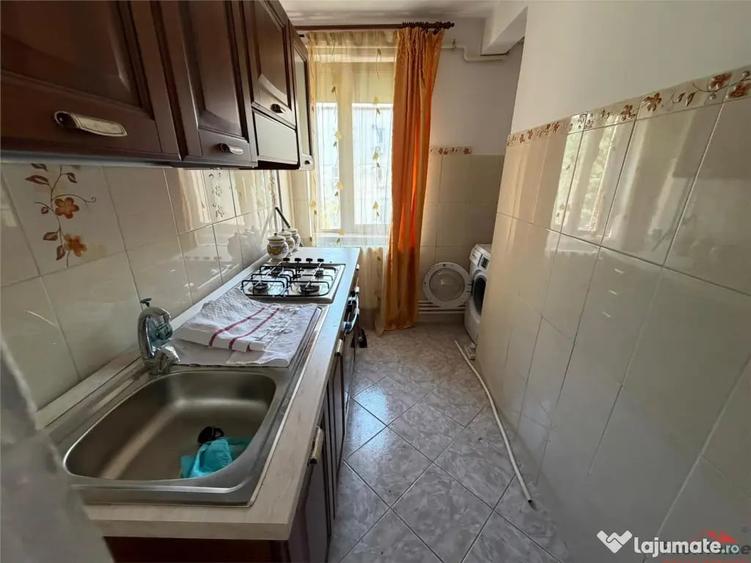 Apartament cu 3 camere decomandat în Sud