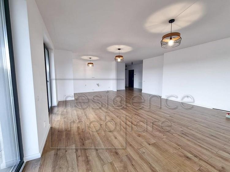 Apartament cu 4 camere semidecomandat, mobilat în Zorilor