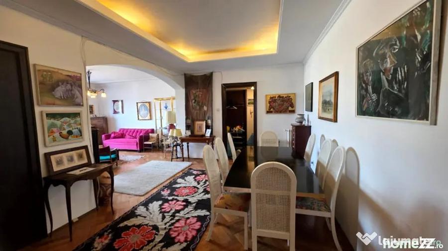 Apartament cu 3 camere decomandat în P-ța Universității