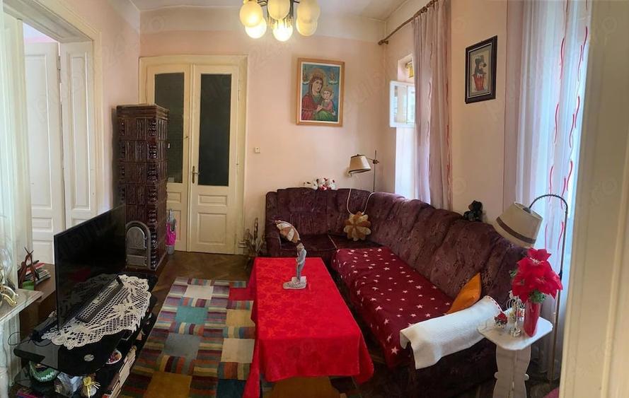 Apartament cu 4 camere decomandat în Central