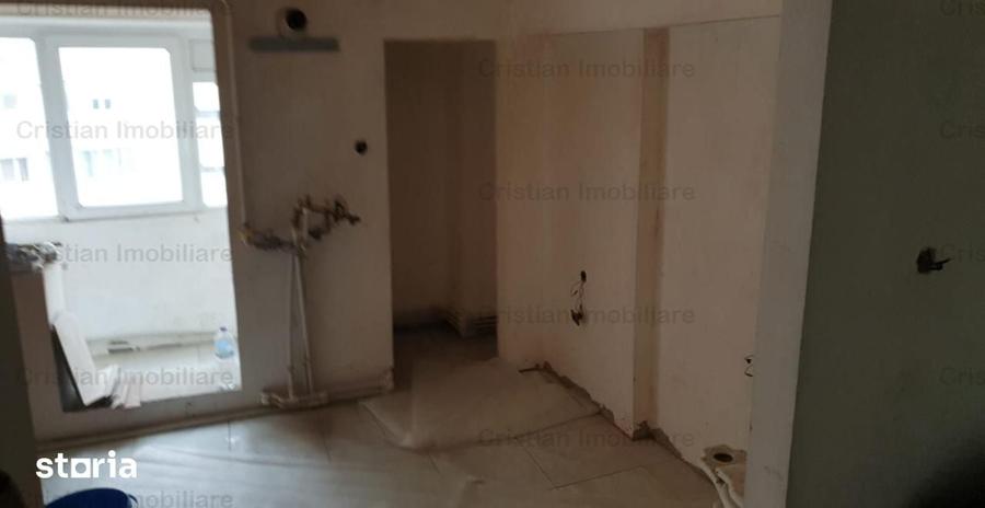 Apartament cu 4 camere decomandat în Republicii