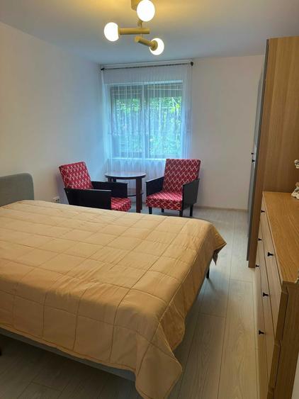 Casă cu 4 camere decomandat în Central