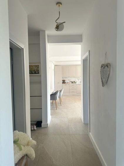 Apartament cu 3 camere decomandat în Viforâta