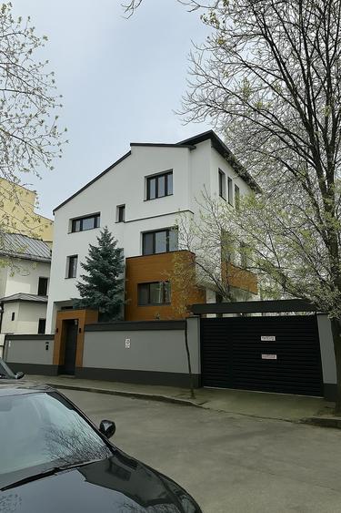 Casă individuală cu 10 camere cu Piscina în Herăstrău