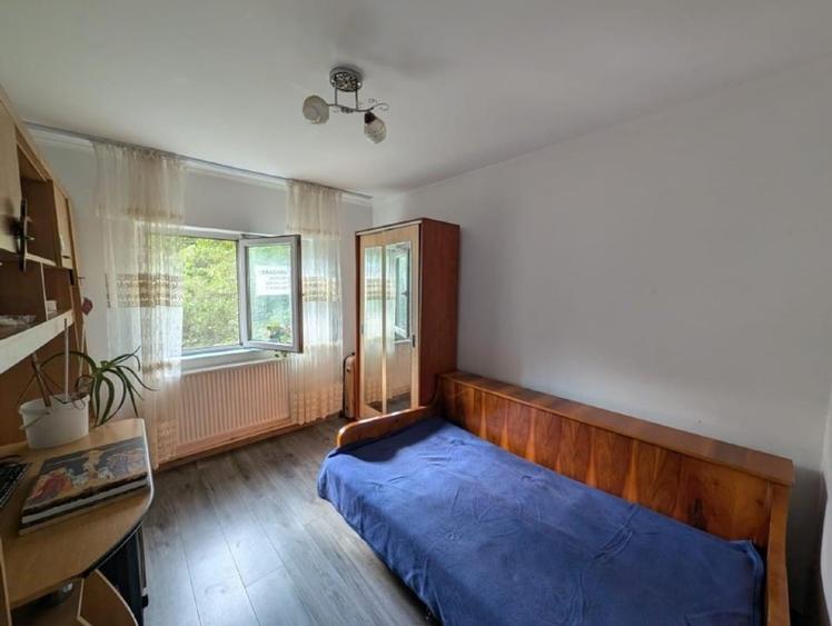 Apartament cu 3 camere decomandat, mobilat în Central