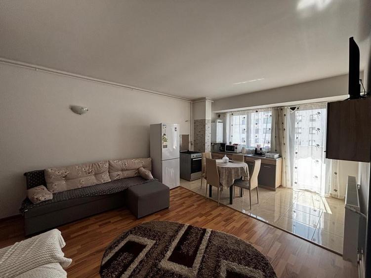 Apartament cu 3 camere decomandat, mobilat în Central