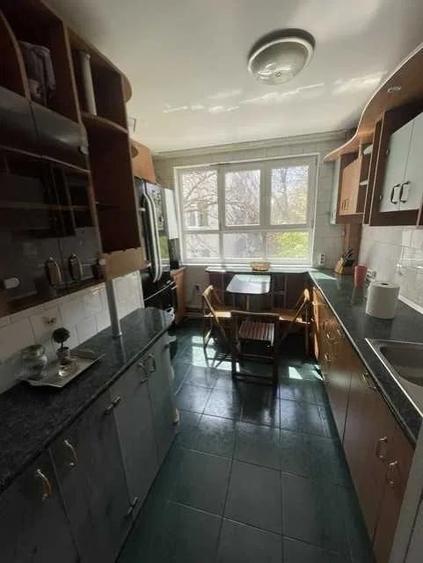 Apartament cu 3 camere decomandat, mobilat în Păcii