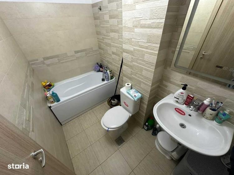 Apartament cu 3 camere semidecomandat în Dobroești