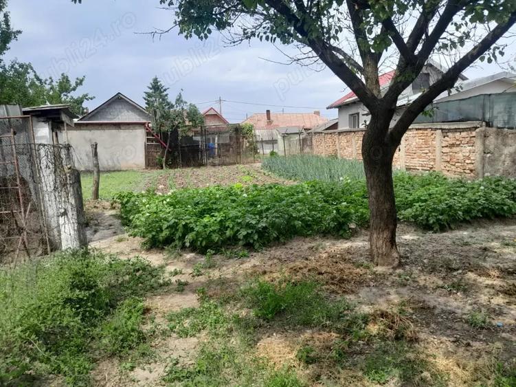 Casă cu 4 camere în Roman