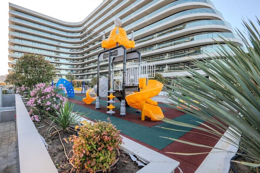 Apartament cu 3 camere decomandat în Mamaia-Sat