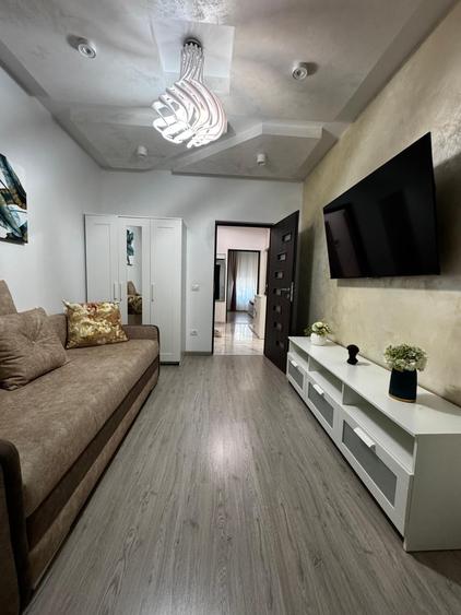 Apartament cu 2 camere decomandat în Podul de Fier