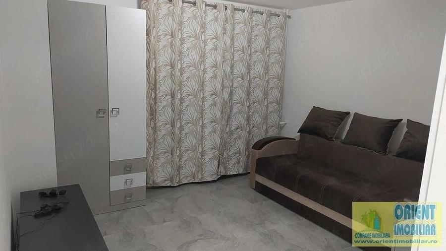 Garsonieră decomandată în Far