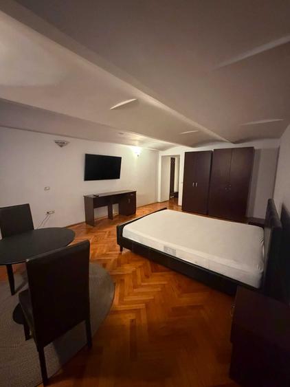 Inchiriez apartament cu utilitati incluse in pret, studio, in centrul Brasovului, George Baritiu 18, minim 6 luni - 7