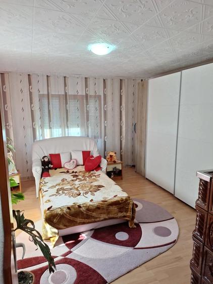 Casă cu 4 camere cu Teren 17 Mp în Tur
