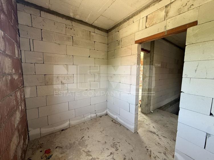 Duplex cu 4 camere cu Canalizare în Central