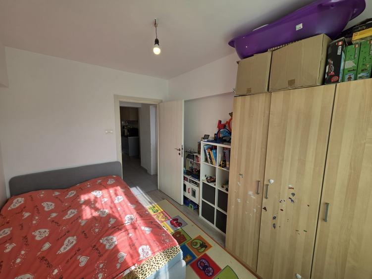 Apartament cu 3 camere decomandat, mobilat în Drumul Taberei