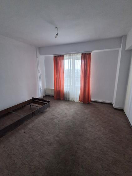 Apartament cu 3 camere decomandat în Centrul Civic