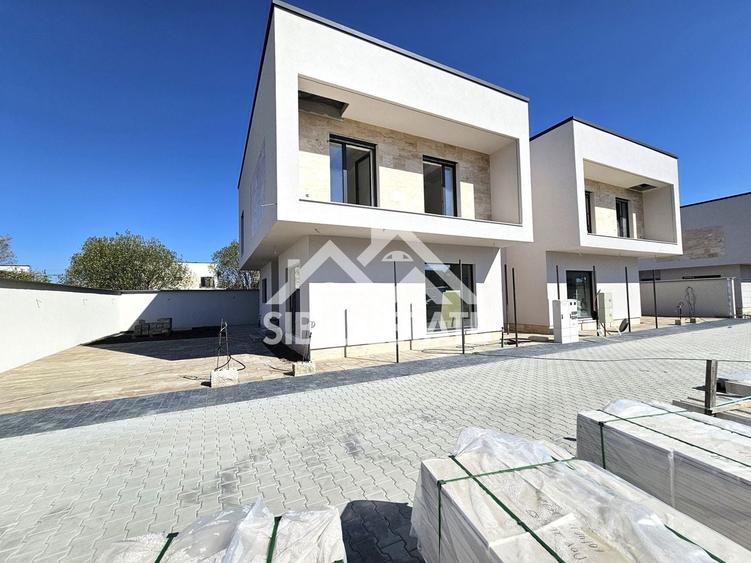 Duplex cu 4 camere cu Canalizare în Șelimbăr