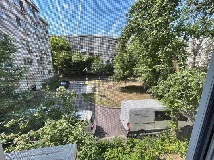 Apartament cu 3 camere decomandat în Militari
