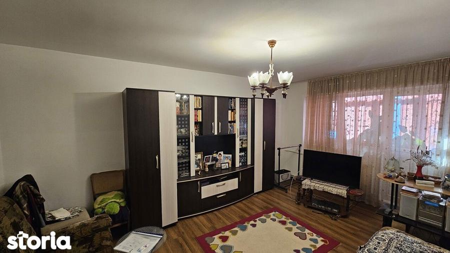 Blv BUCURESTI - 2 camere decomandat ,7/8 , liber -71500 euro - 1