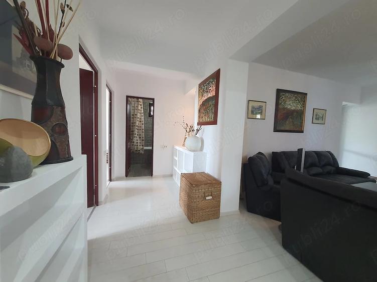 Apartament cu 3 camere decomandat în Peninsula
