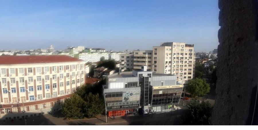 Apartament cu 3 camere semidecomandat în Tineretului