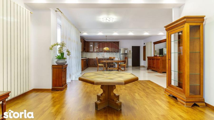 Apartament cu 3 camere, mobilat în Bună Ziua