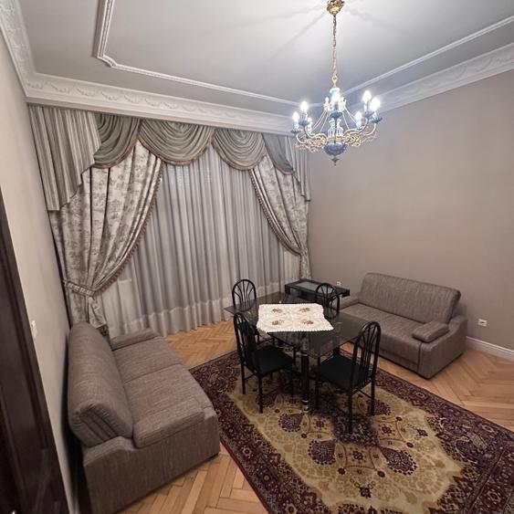 Apartament cu 3 camere decomandat, mobilat în Sinaia