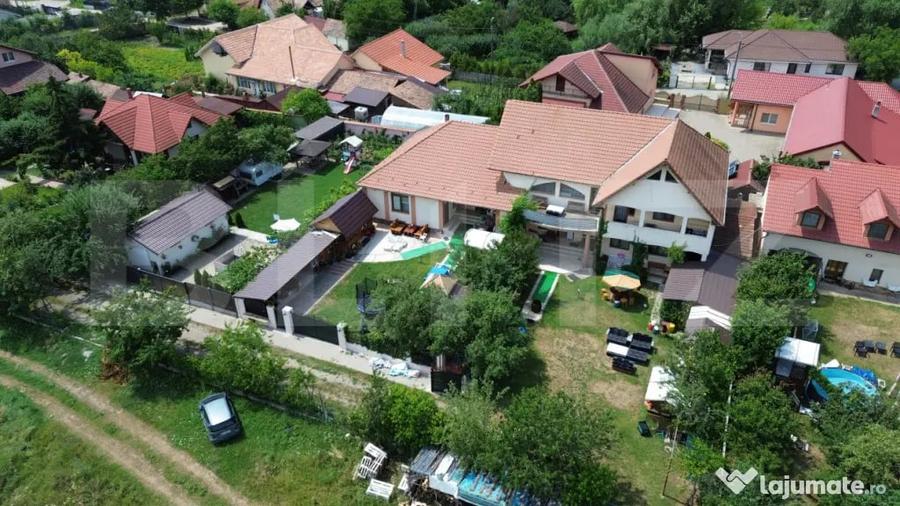 Casă cu 8 camere cu Teren 1027 Mp în Micești