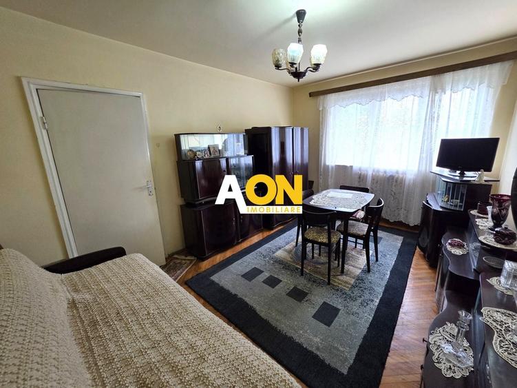 Apartament cu 3 camere semidecomandat în Cetate