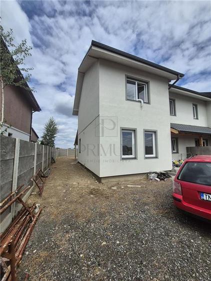 Duplex cu 4 camere cu Canalizare în Moșnița Nouă