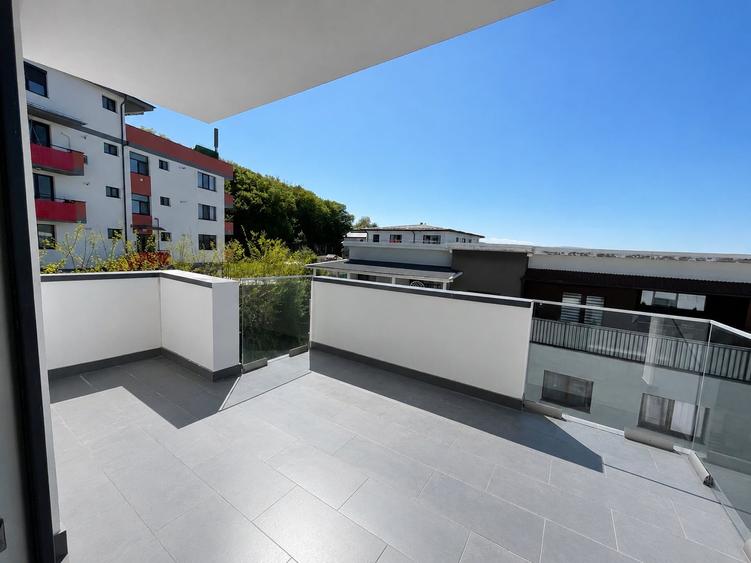 Apartament cu 3 camere semidecomandat în Florești