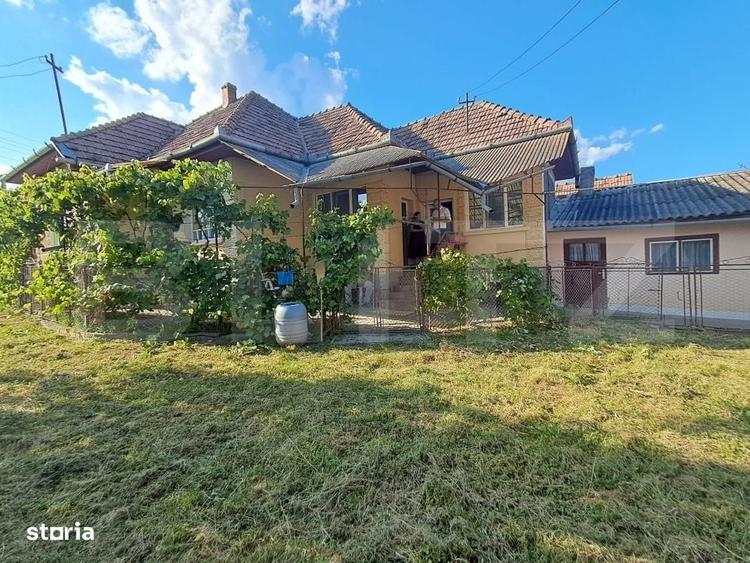 Casă cu 3 camere în Criș