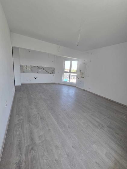 Apartament cu 3 camere semidecomandat în Lacul Morii
