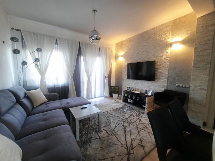 Apartament cu 2 camere decomandat în Central