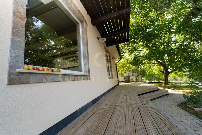 Casă individuală cu 7 camere cu Canalizare în Bran