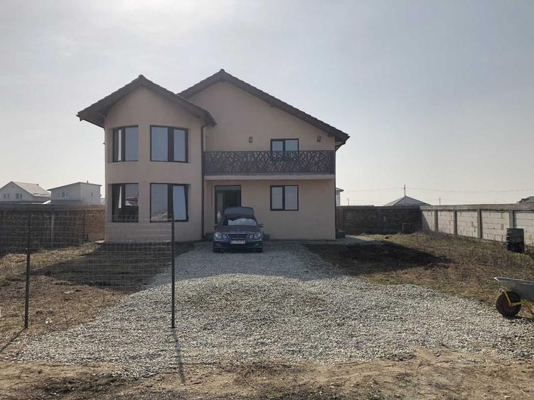Casă cu 4 camere în Ghercești